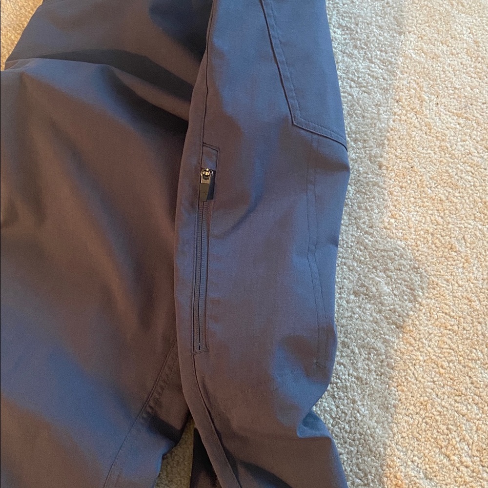Under Armour 30//32 US storm pants. Can be unisex. Excellent condition - Picture 5 of 7